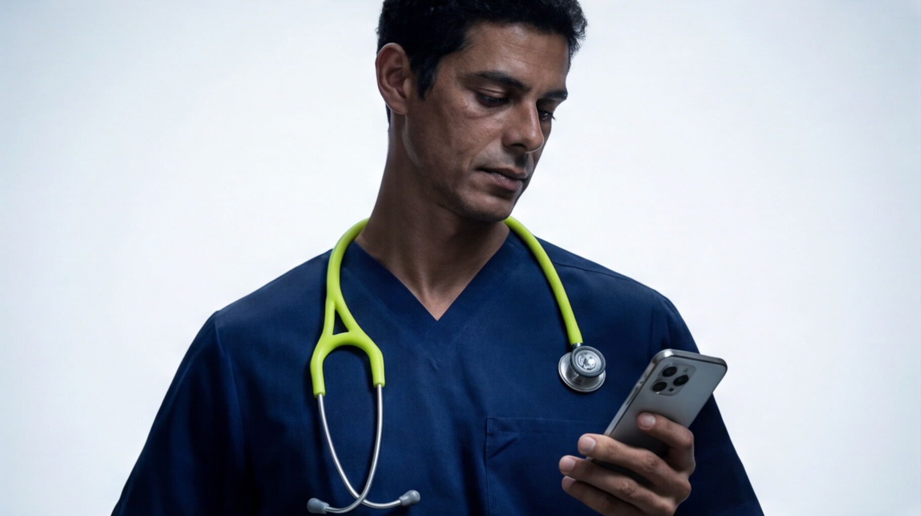 Médico usando o Direct Doc